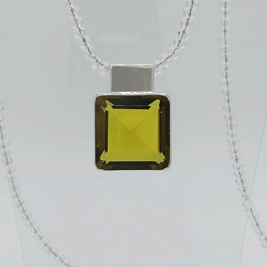 Silberanhänger mit quadratischem goldbraunen Obsidian, 2 × 2 cm, in Silberfassung an Kette