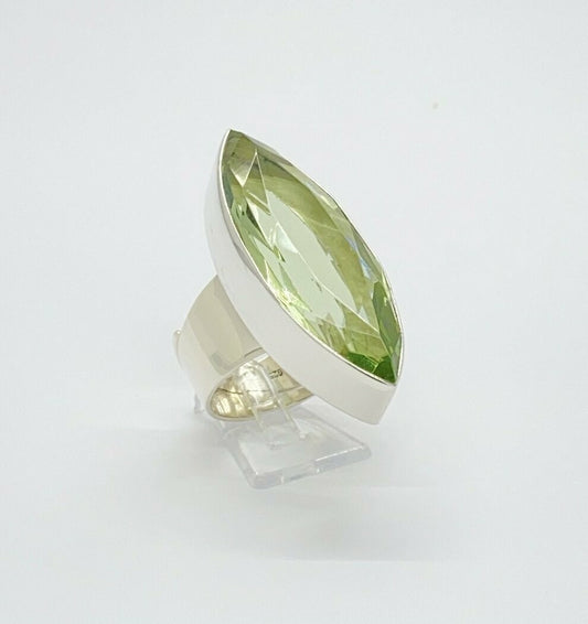 Eleganter Silberring Obsidian lichtgrün 1,5 x 4 cm, handgefertigt von Tipico-eigenArt, einzigartiges Design.