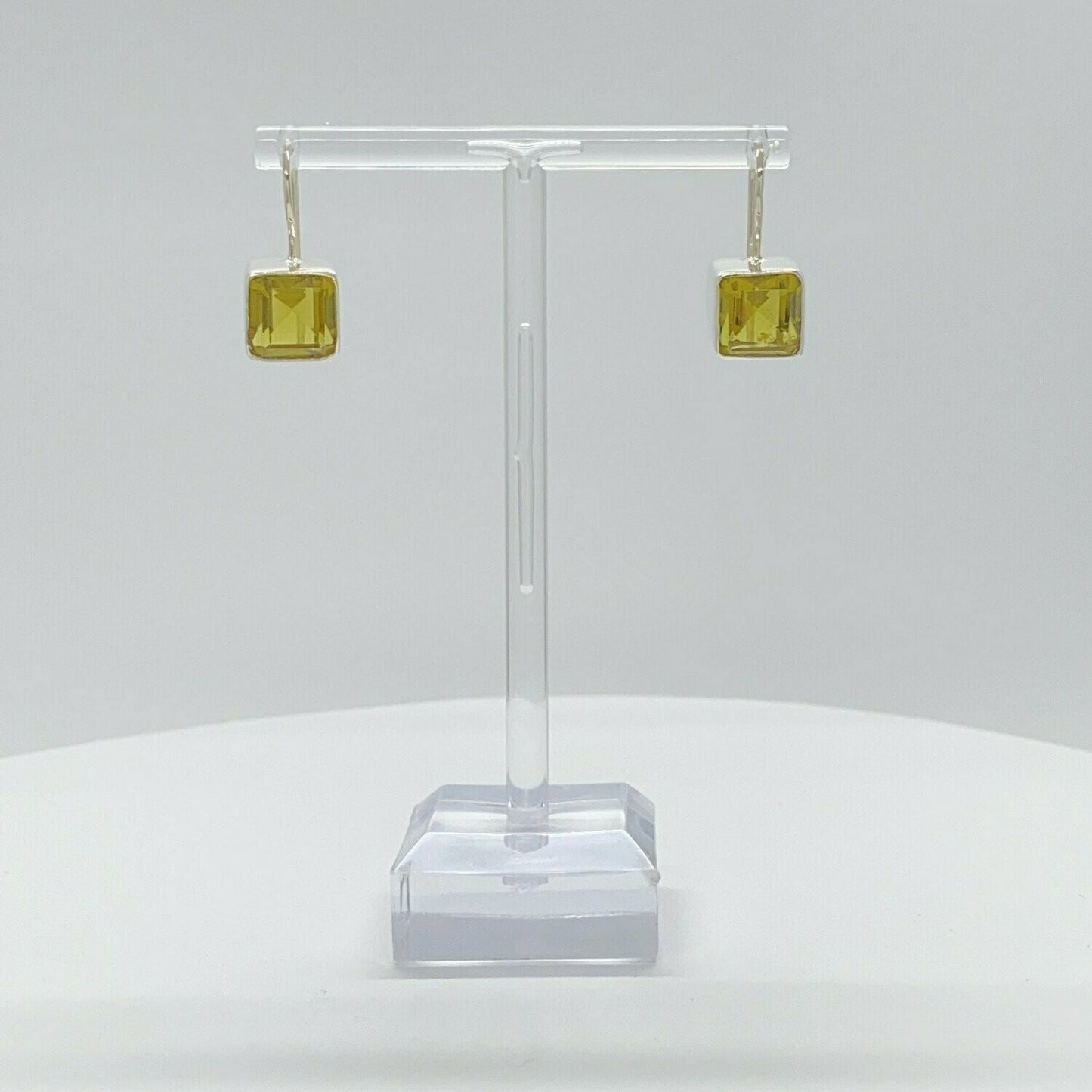 Ohrhänger Obsidian goldbraun Quadrat 1 × 1 cm am Haken, facettierter quadratischer Stein.