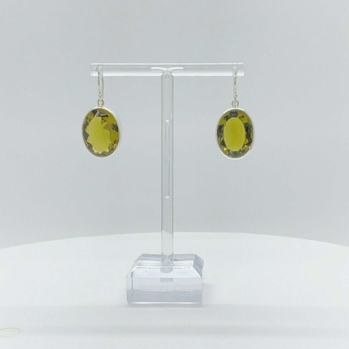 Ohrhänger Obsidian honigbraun Oval 1,5 x 2 cm – elegantes Design aus 925 Sterlingsilber und honigbraunem Obsidian.