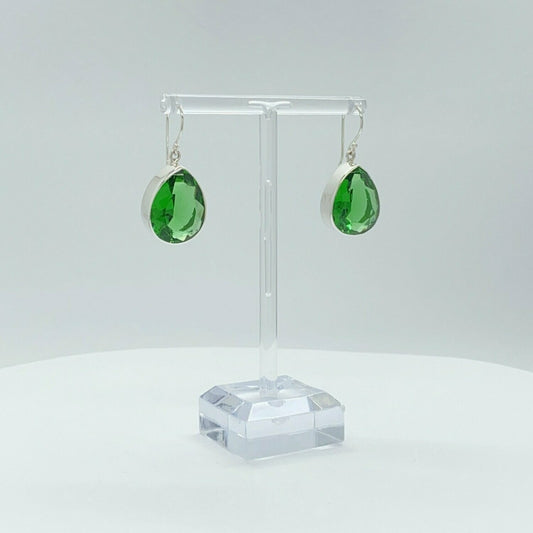 Elegante Ohrhänger Obsidian smaragdgrün Drop 1,5 x 2 cm aus 925 Silber von Tipico-eigenArt in Tropfenform.