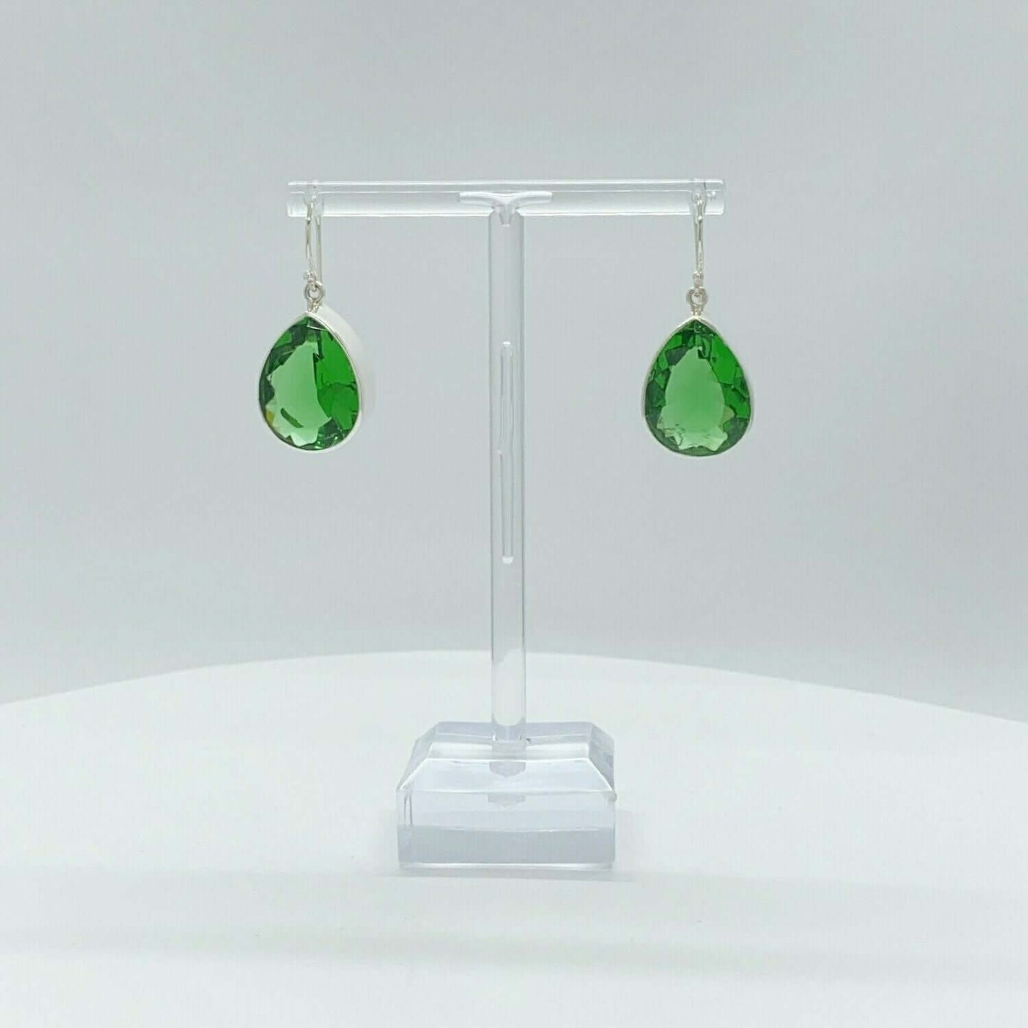 Ohrhänger Obsidian smaragdgrün Drop 1,5 x 2 cm in edlem 925 Silber – natürliche Eleganz von Tipico-eigenArt.