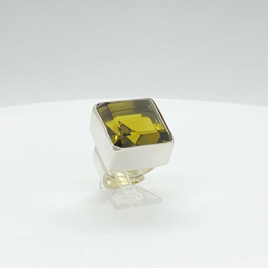 Silberring mit quadratischem goldbraunem Obsidian, 2 x 2 cm, handgefertigt in Deutschland.