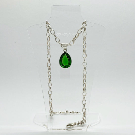 Silberanhänger mit smaragdgrünem Obsidian-Tropfen (1,5 × 2 cm) von Tipico-eigenArt an Silberkette