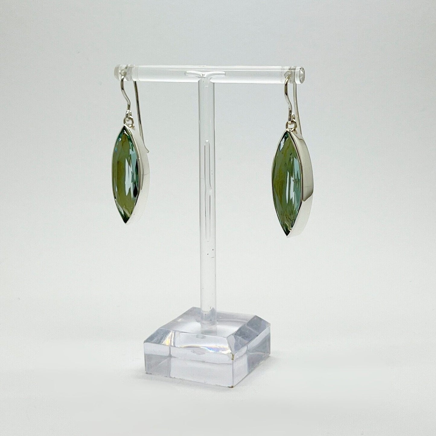 Elegante Ohrhänger Obsidian meerblau 1 x 3 cm, handgefertigt von Tipico-eigenArt, vereinen Schönheit und Stil.