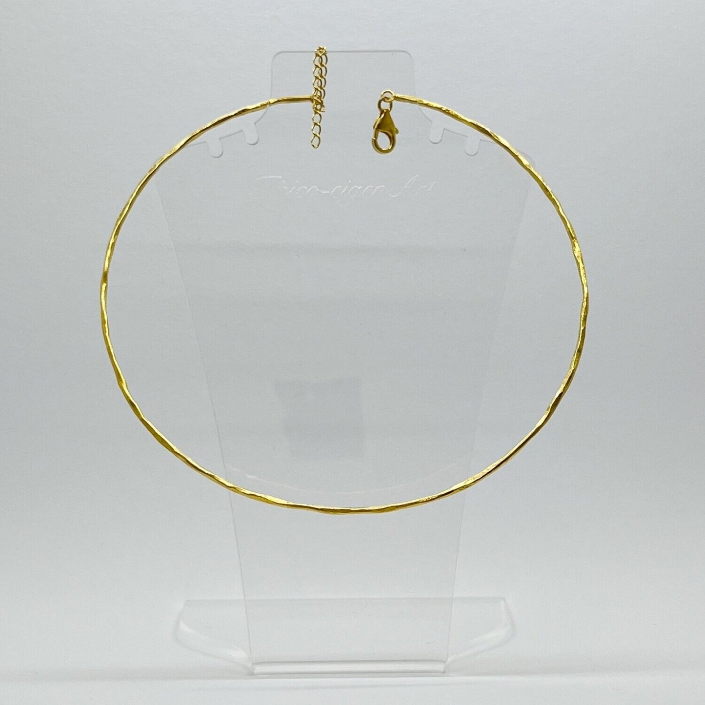 Halsreif Luminé, 18ct vergoldet, gehämmert, minimalistischer Luxus aus 925er Silber.