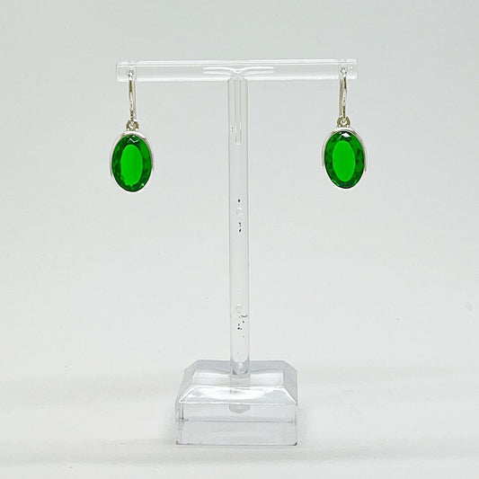 Ohrhänger Obsidian smaragdgrün Oval 1 x 1,5 cm – stilvolle Handarbeit von Tipico-eigenArt in 925er Sterling Silber.