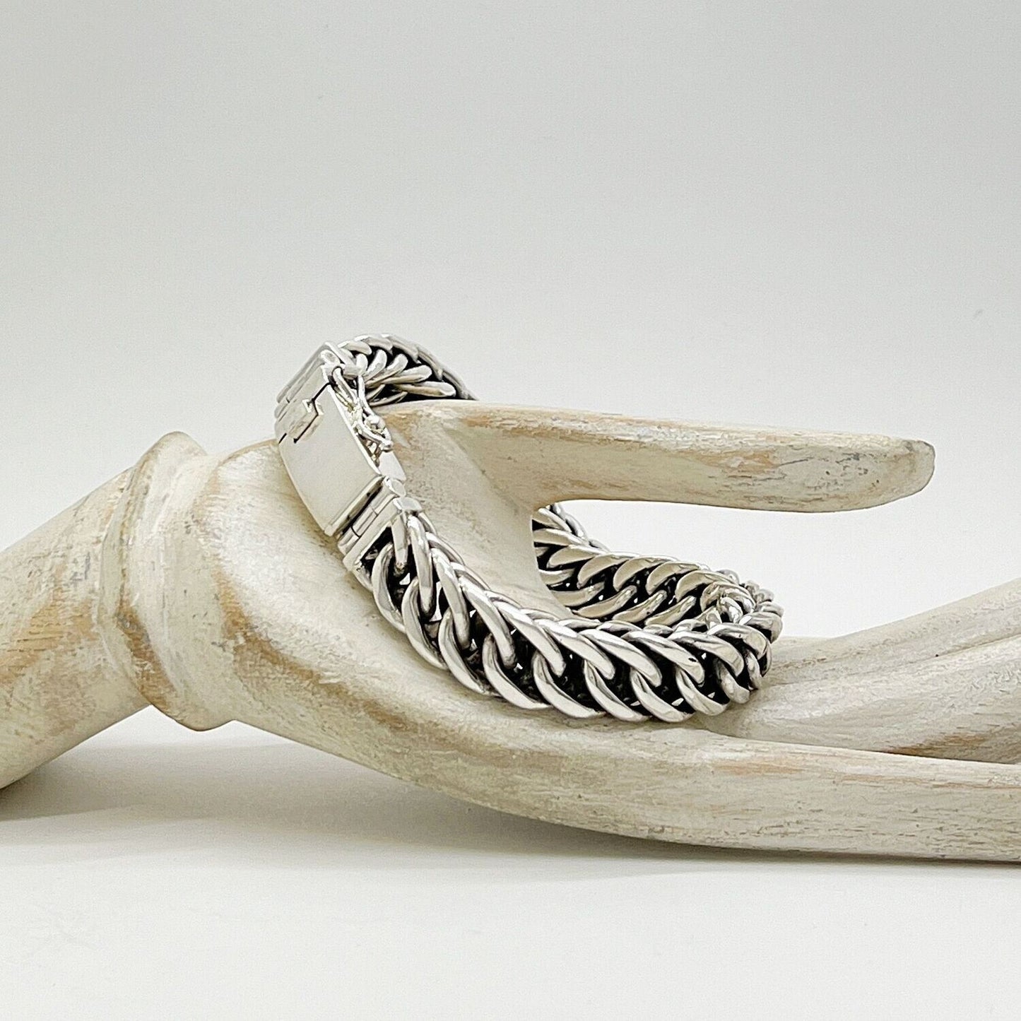 Armband Argentia aus 925er Sterling Silber von Tipico-eigenArt mit massiver Gliederkette und Verschluss.