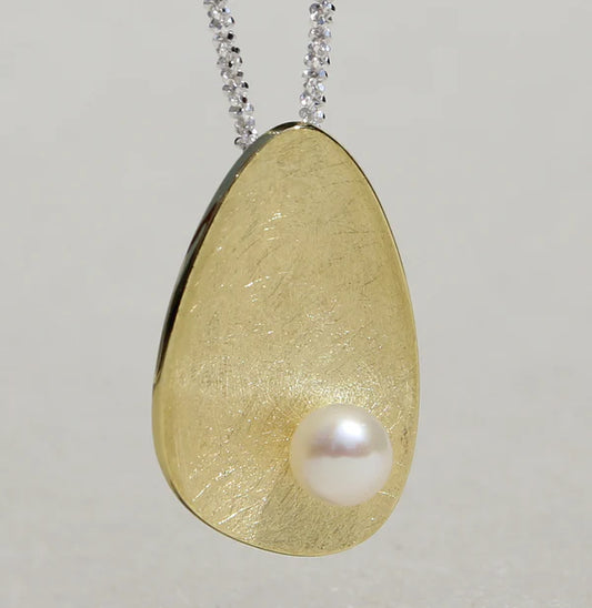 Silberanhänger mit Süßwasserperle vergoldet – Lunaris, goldener Tropfen mit 6,5-mm-Perle