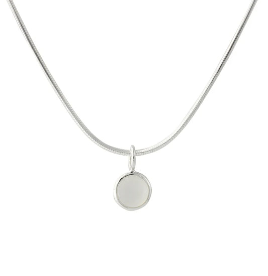 Silberanhänger mit Mondstein 6 mm an silberner Kette, runder Mondstein-Anhänger.
