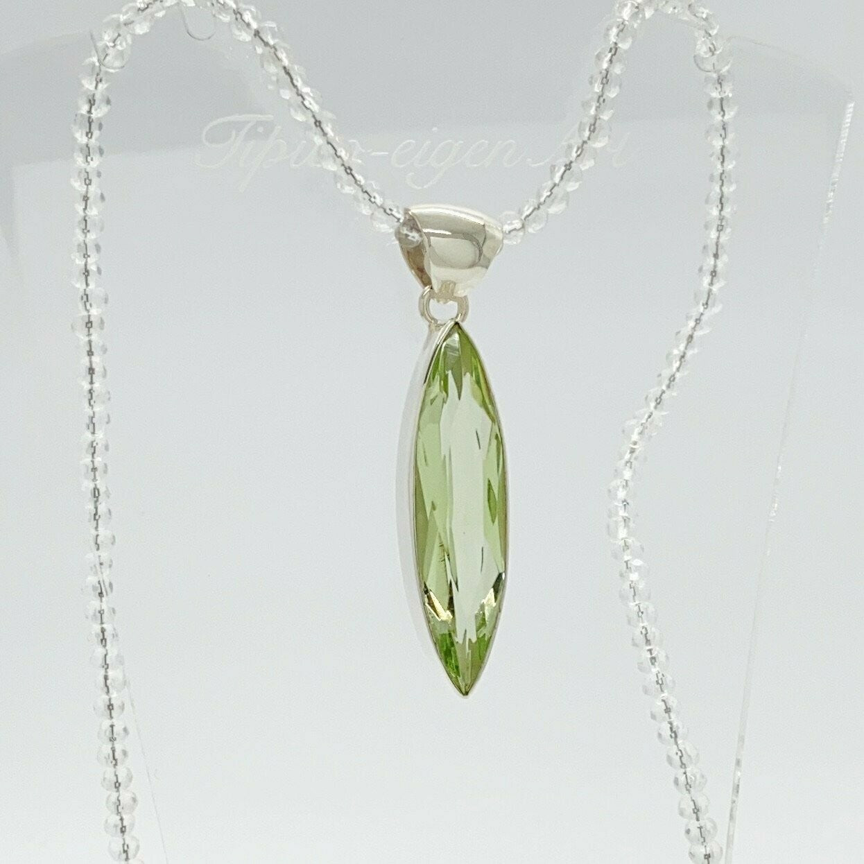 Anhänger Obsidian lichtgrün Navette – 1×4 cm an silberner Kette, marquise-Form