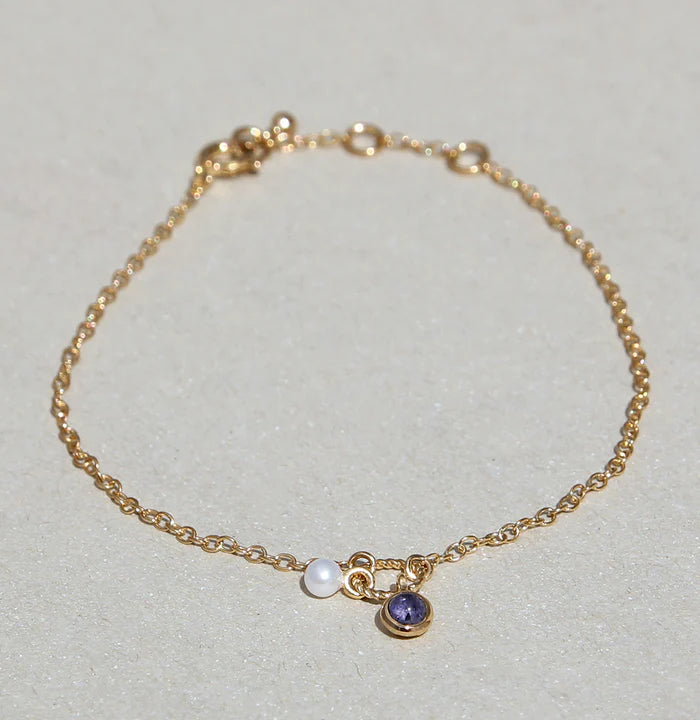 Vergoldetes Silberarmband mit Iolith- und Perlenanhänger, handgefertigt in Deutschland
