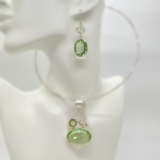 Ohrhänger Herkimer & Obsidian lichtgrün, handgefertigte silberne Fassungen mit ovalem grünem Stein