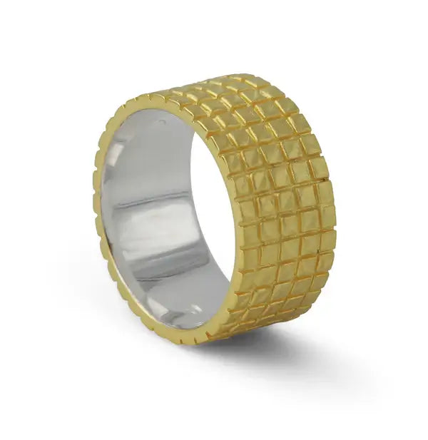 Silberring Kachel, 18ct vergoldet, breites Band mit goldenem Kachelrelief außen