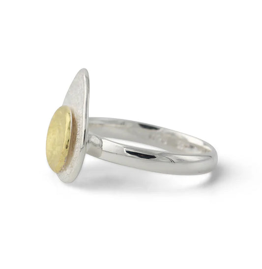 Vergoldeter Silberring Aurora Duo – handgearbeitetes Bicolor-Ring aus 925-Silber mit 18ct-Vergoldung und organischer Form