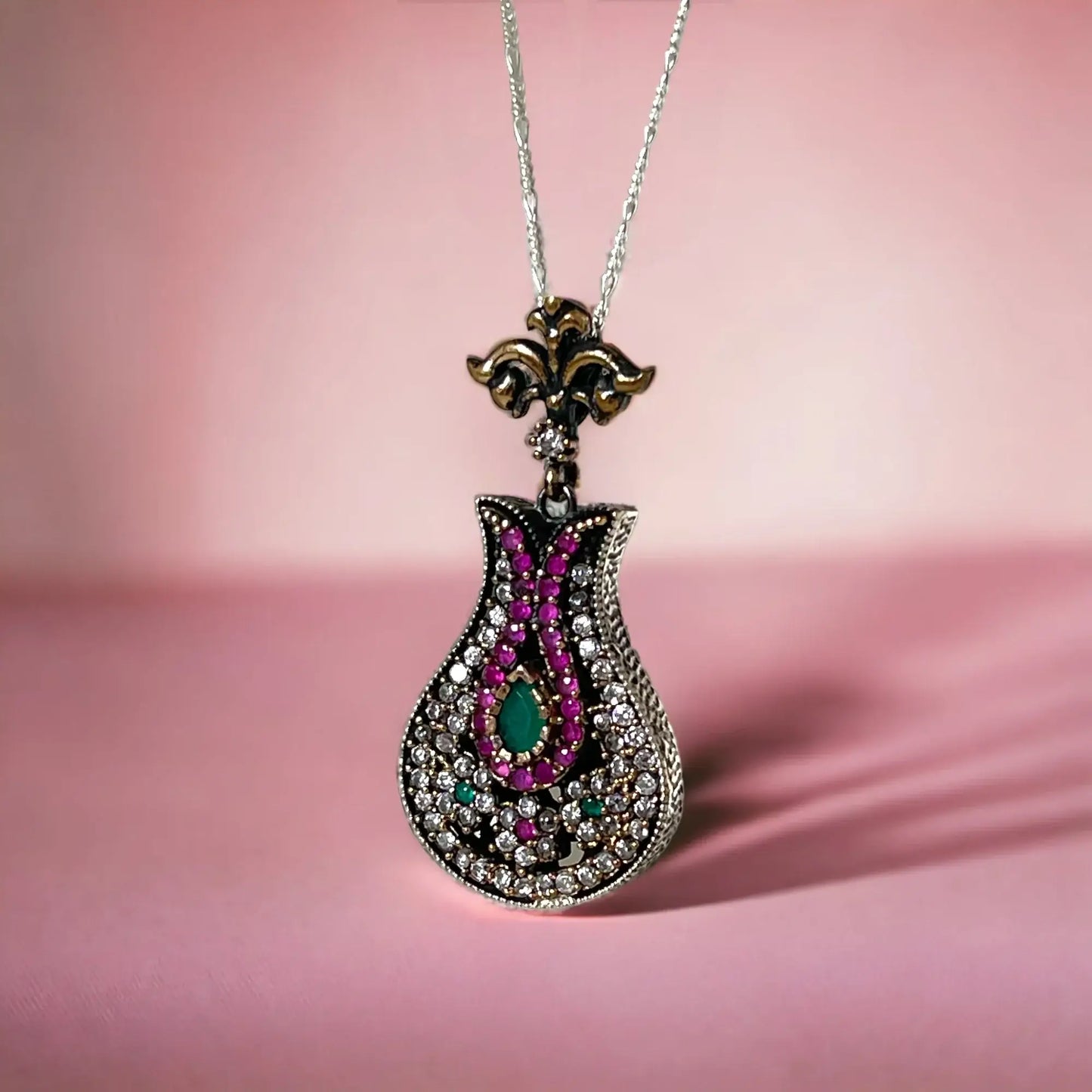 Silberkette mit Turmalin und Zirkonia-Anhänger von MadamLili – eleganter Tropfen-Pendant mit funkelnden Steinen.