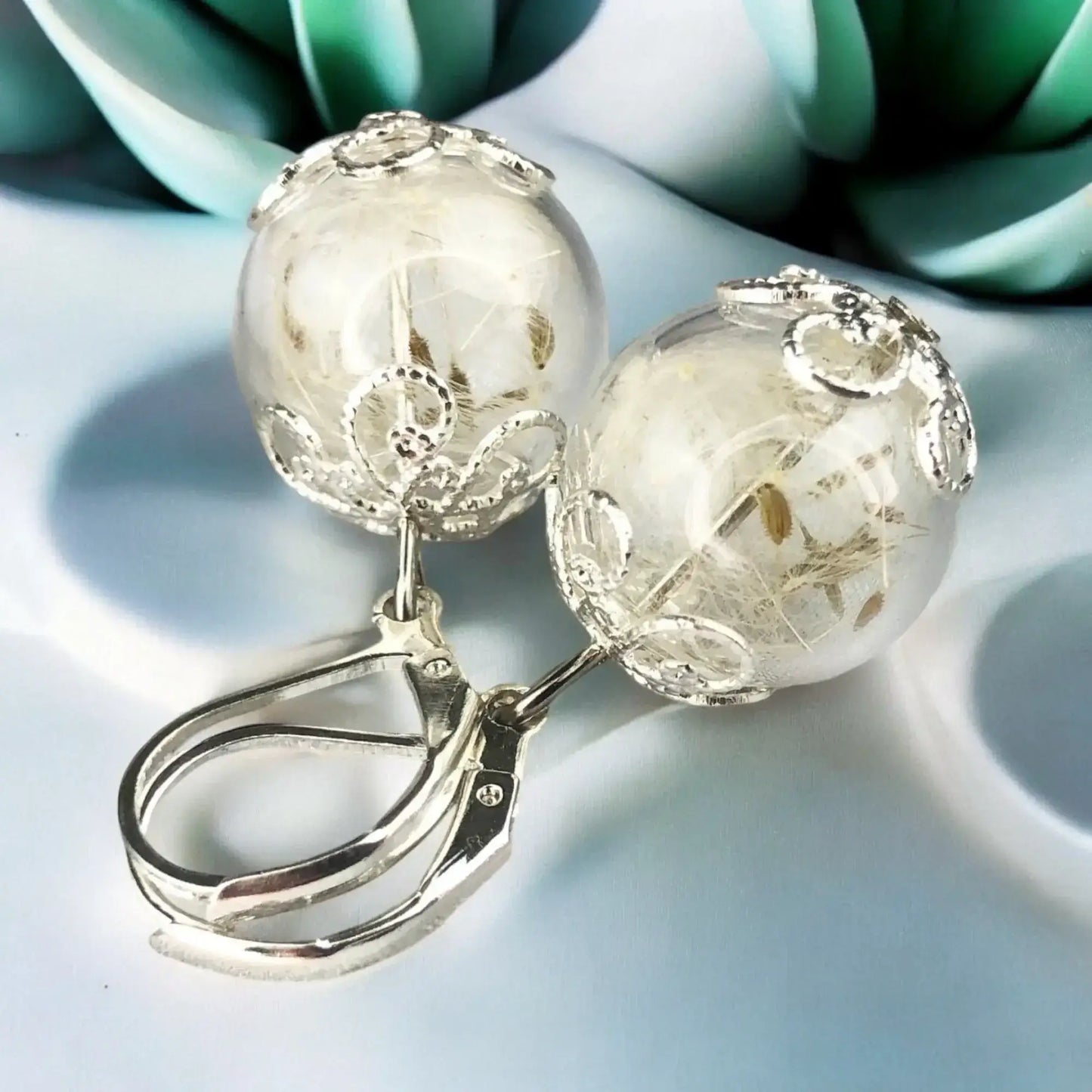 MadamLili Silberohrringe mit echten Pusteblumen-Samen in Glaskugeln, Terrarium-Design