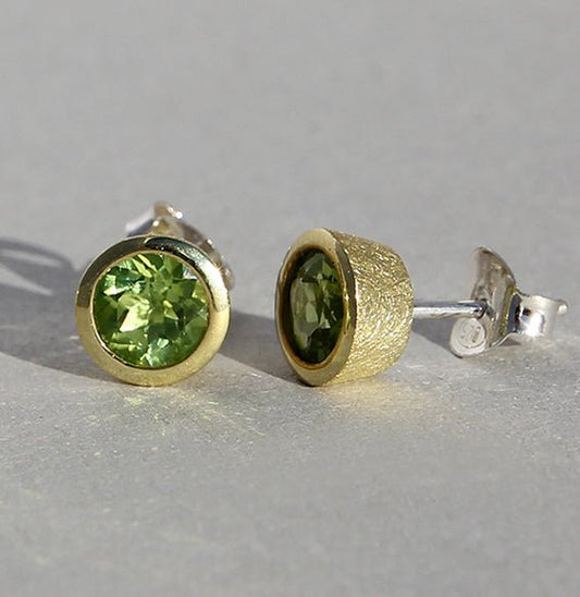 Vergoldeter Silberohrstecker rund Peridot - Perla d'Oro