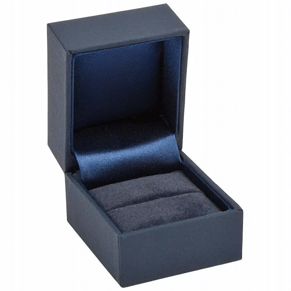 Ringetui aus Kunstleder mit Velour-Einsatz, Außenmaße 46×52×43 mm, Innen 41×41×30 mm, dunkelblau.