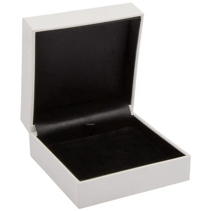 Halskette & Anhängeretui aus schwarzem Kunstleder, Veloureinsatz, Außenmaße 90 × 90 × 41 mm