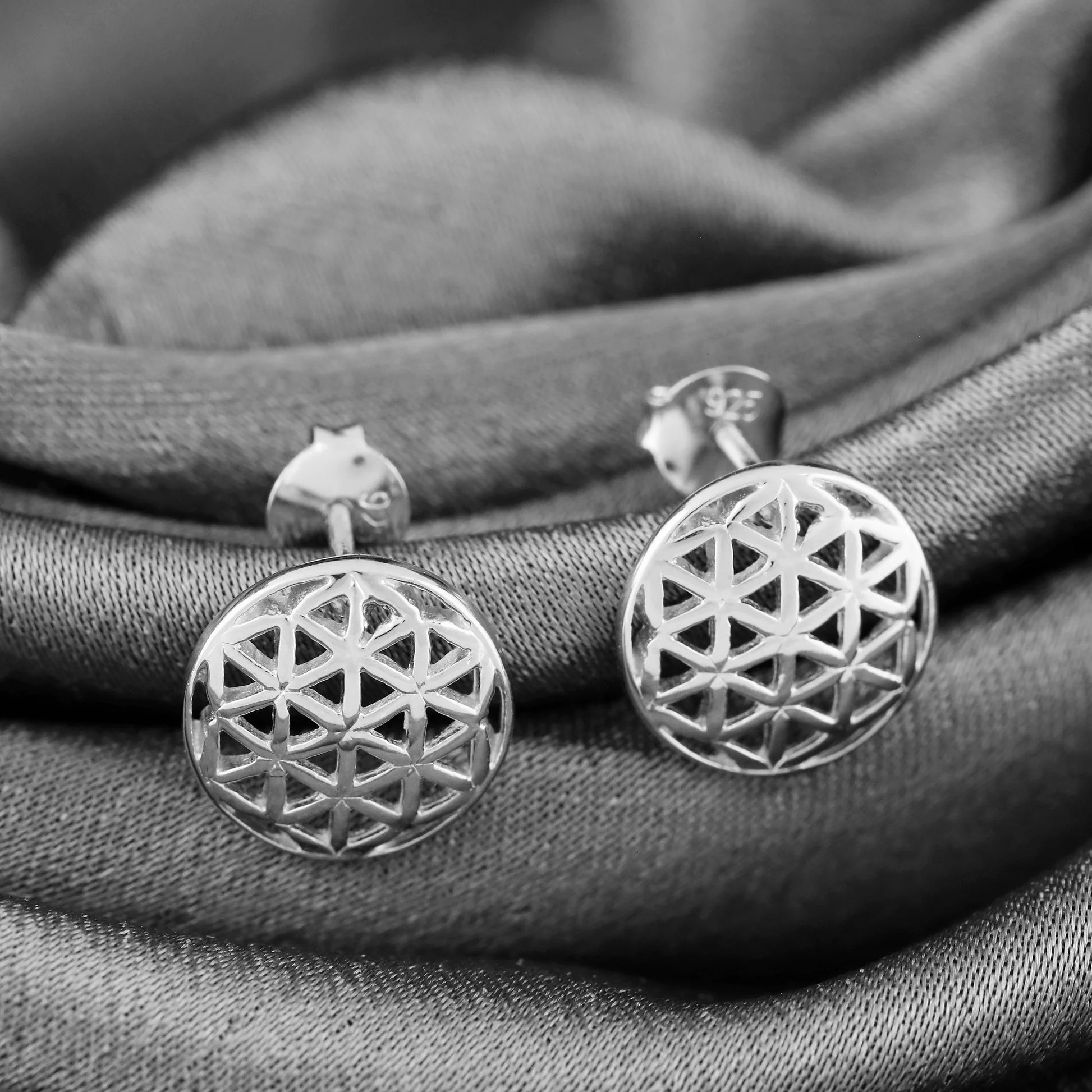 Blume des Lebens Ohrstecker aus 925 Sterling Silber, rundes filigranes geometrisches Muster, gestempelt 925.