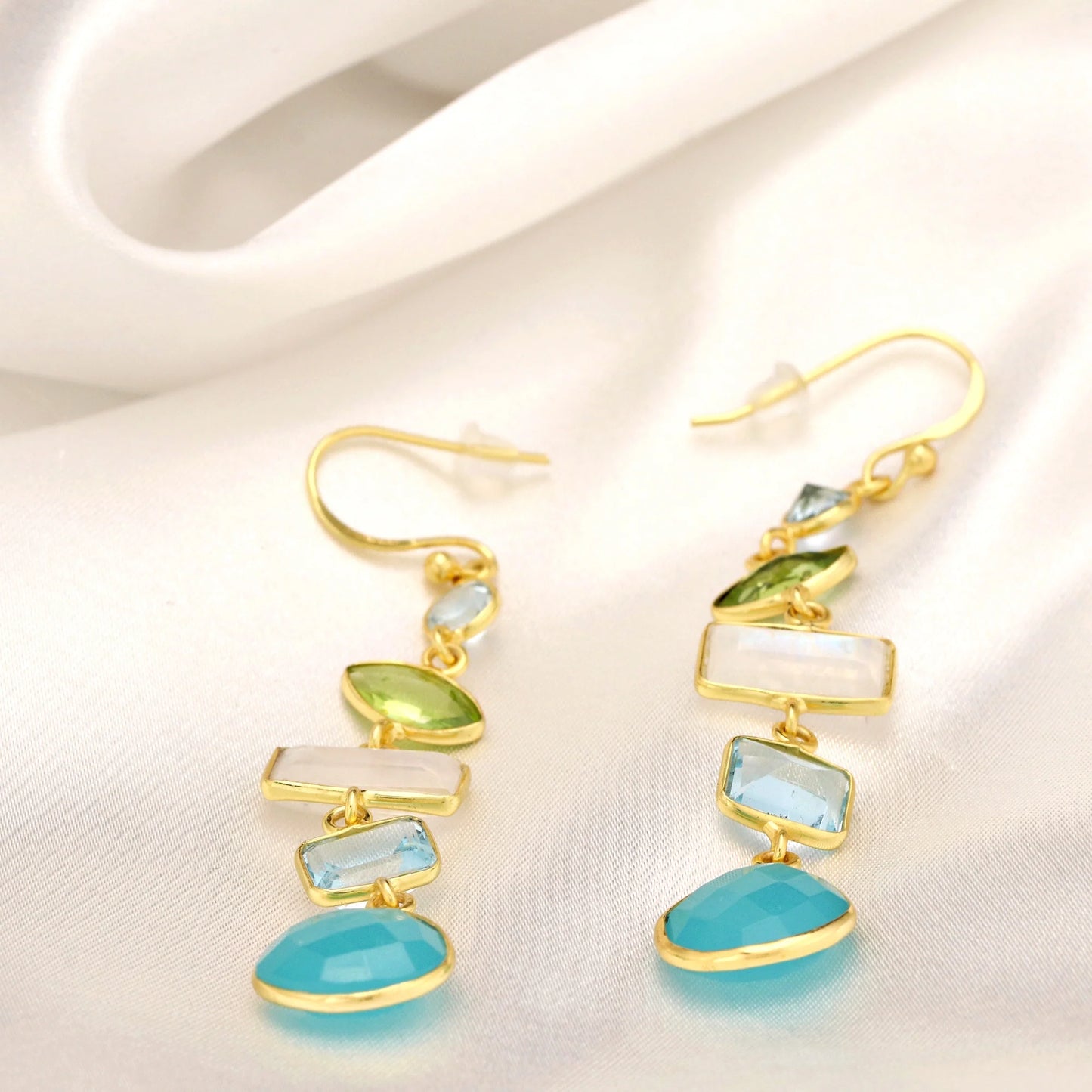 Edelsteinohrringe Seraphina Mare aus 925er Silber von MadamLili mit Aquamarin, Chalcedon, Peridot, Mondstein