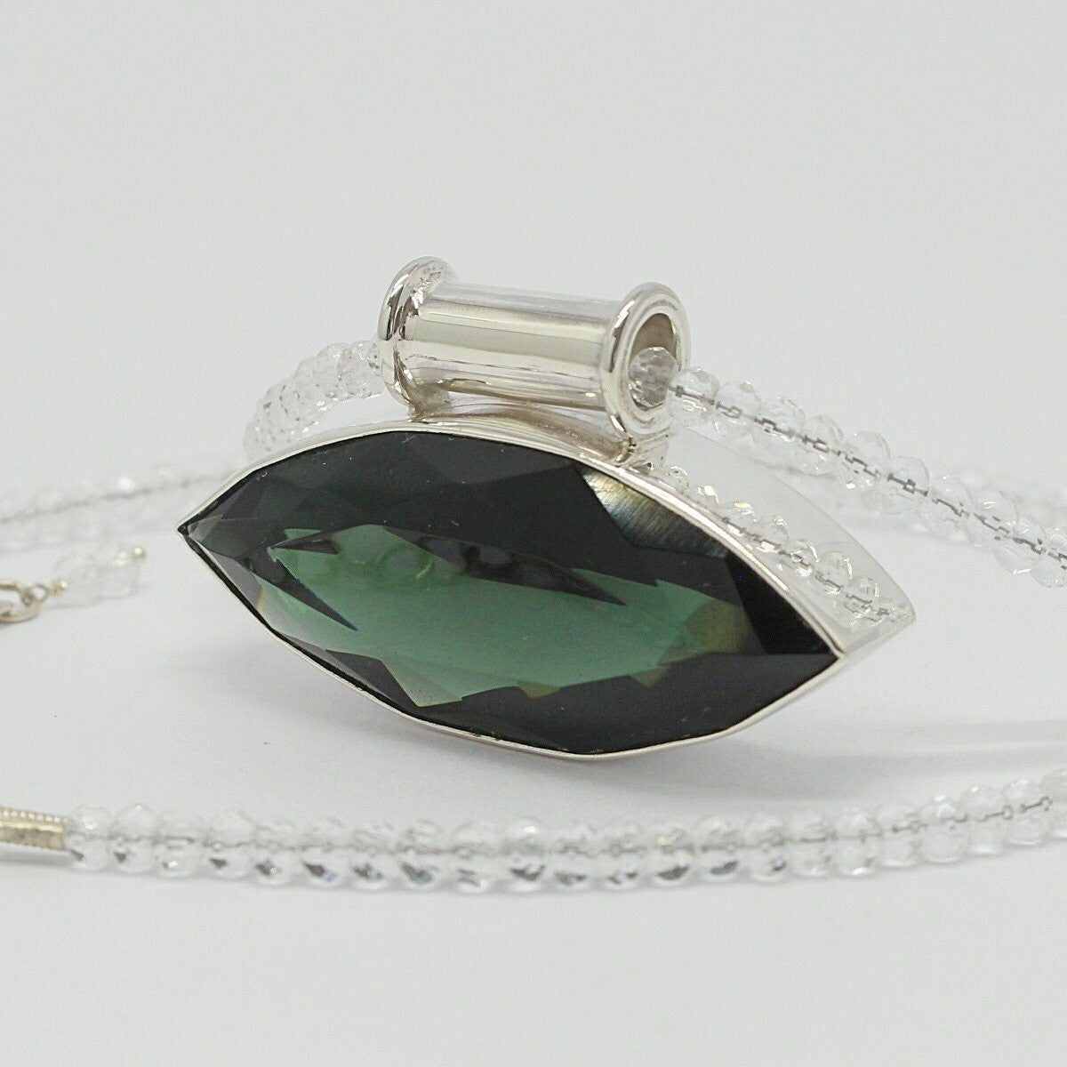 Anhänger Obsidian schwarz Navette, quer, 2 × 5 cm, silberne Fassung.