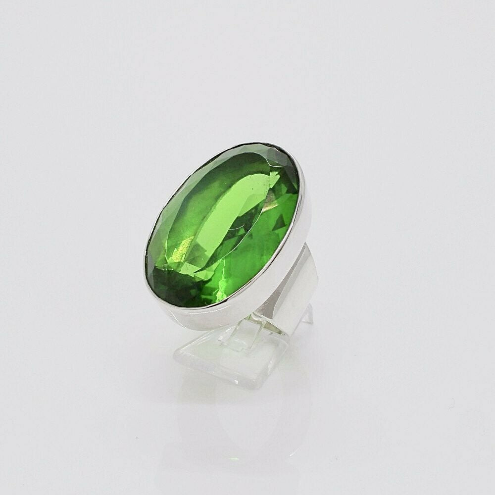 Silver ring with emerald-green obsidian oval, 2x3 cm.
