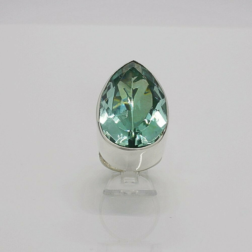 Handgefertigter Silberring mit meerblauem Obsidian-Tropfen (ca. 2 × 3 cm)