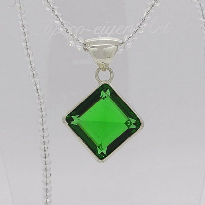 Silver pendant with emerald-green obsidian square (2x2 cm) in a diamond-shaped setting.