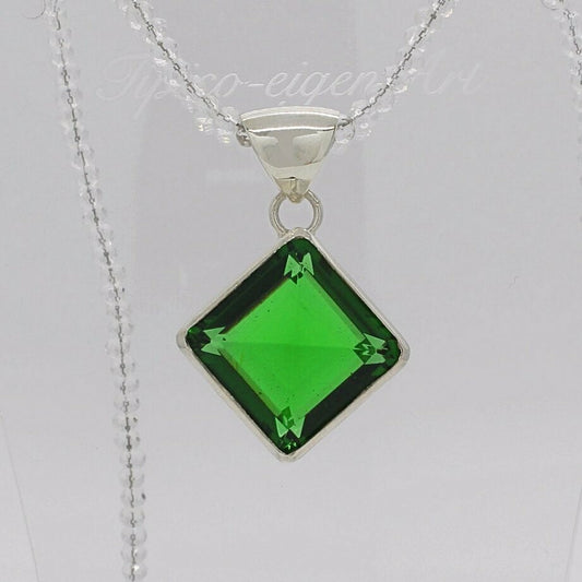 Silver pendant with emerald-green obsidian square (2x2 cm) in a diamond-shaped setting.