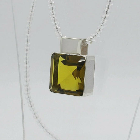 Silberner quadratischer Anhänger aus goldbraunem Obsidian, 2 × 2 cm, mit Silberfassung.