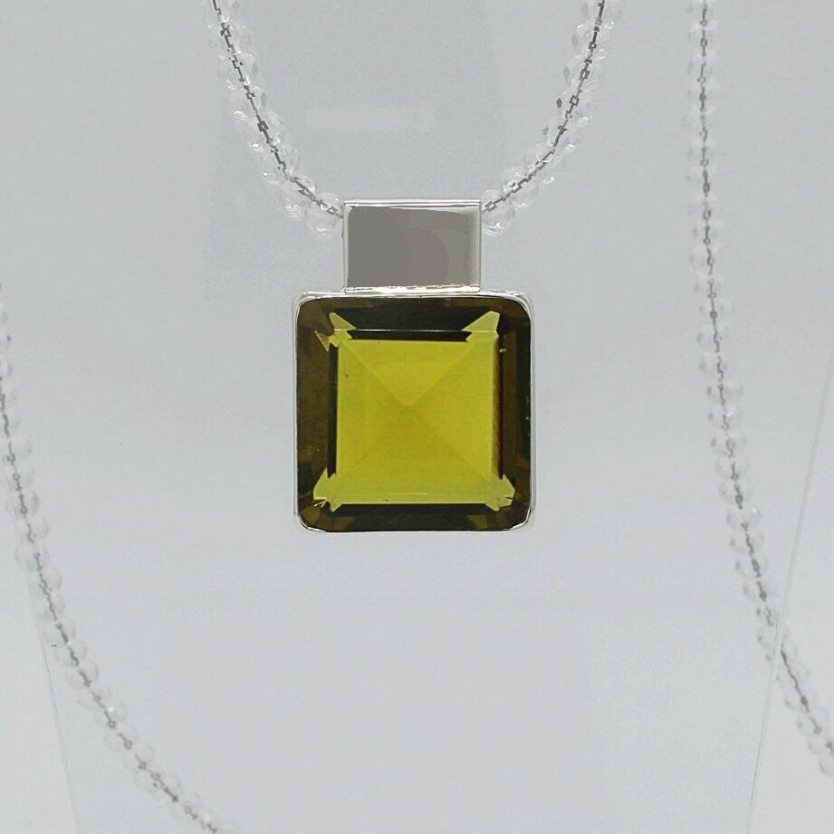 Silberanhänger mit quadratischem goldbraunen Obsidian, 2 × 2 cm, in Silberfassung an Kette