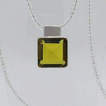 Silberanhänger mit quadratischem goldbraunen Obsidian, 2 × 2 cm, in Silberfassung an Kette