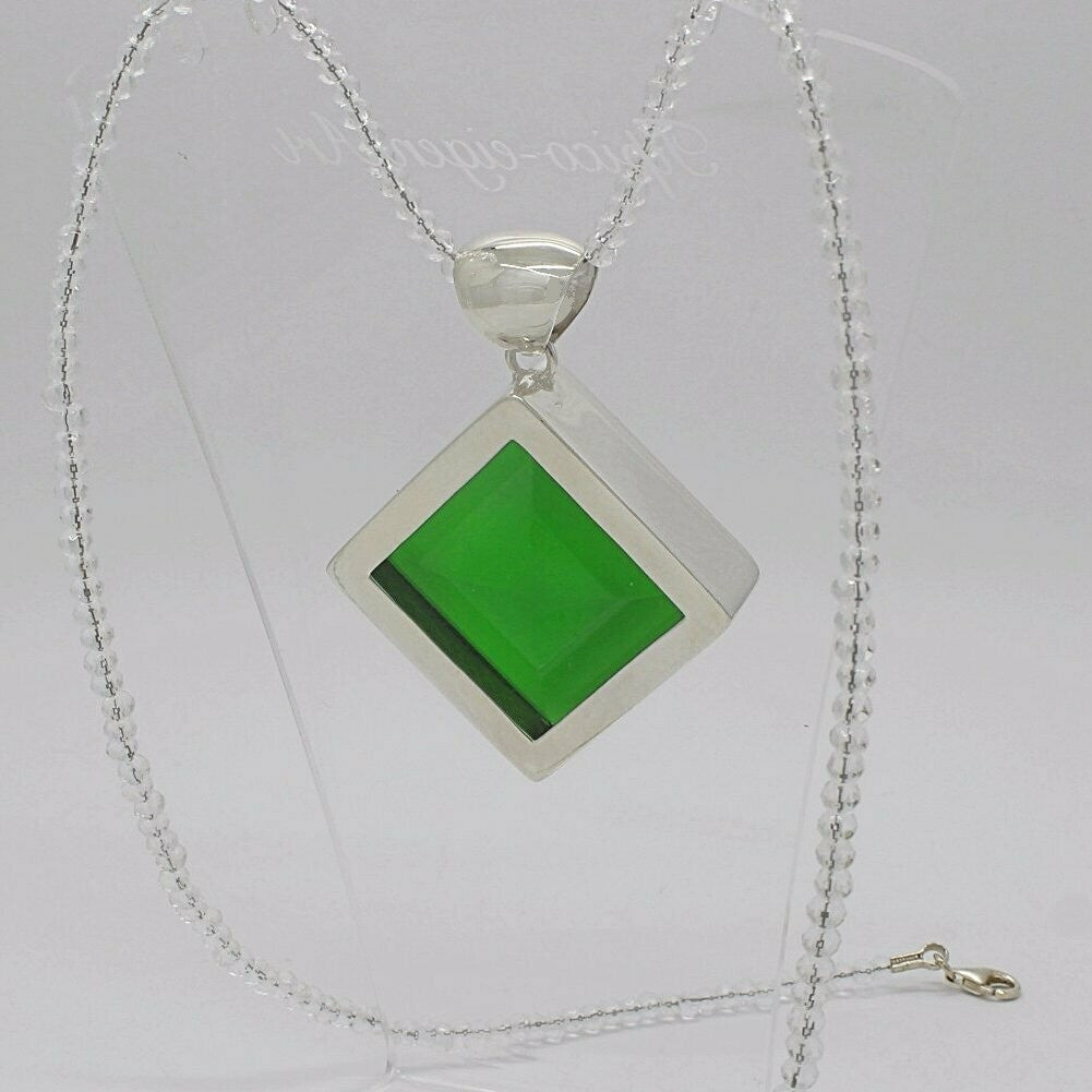 Silver pendant with emerald-green obsidian square (3.5 × 3.5 cm) set in a square silver frame on a delicate chain.