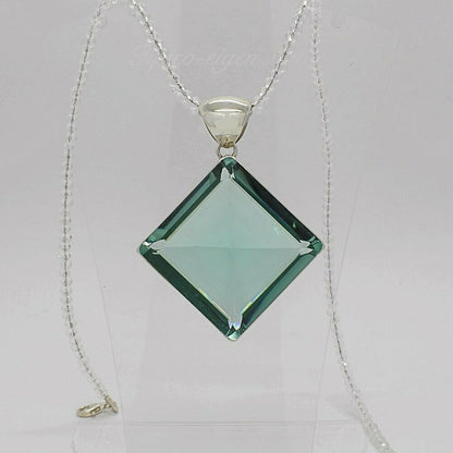 Silberanhänger mit meerblauem Obsidian-Quadrat (quer) 3,5 x 3,5 cm an Silberkette.