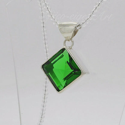 Silver pendant with emerald-green obsidian square, 2x2 cm, on a delicate chain.