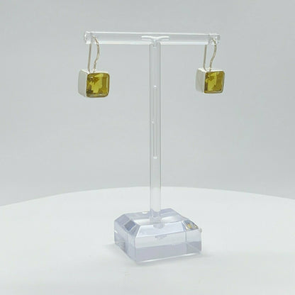 Ohrhänger Obsidian goldbraun Quadrat 1 × 1 cm, facettierter Stein in silberner Fassung mit Ohrhaken.