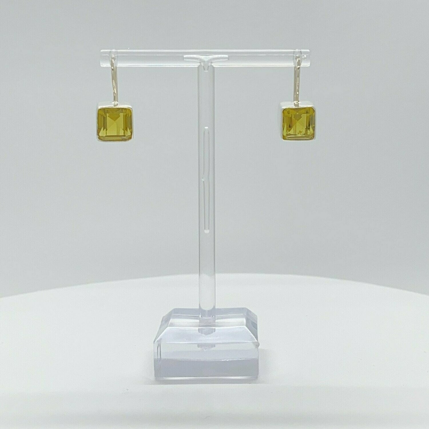 Ohrhänger Obsidian goldbraun Quadrat 1 × 1 cm am Haken, facettierter quadratischer Stein.