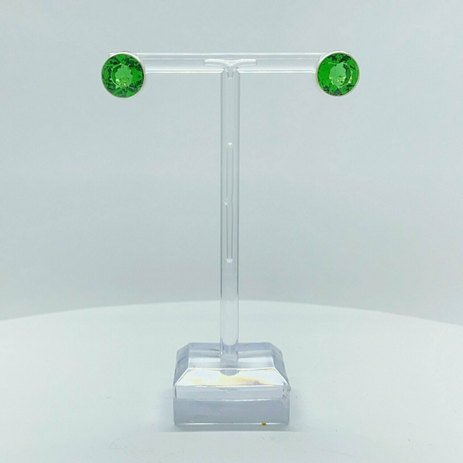 Paar Ohrstecker Obsidian smaragdgrün rund 1 cm, facettiert, zeitlos elegant.