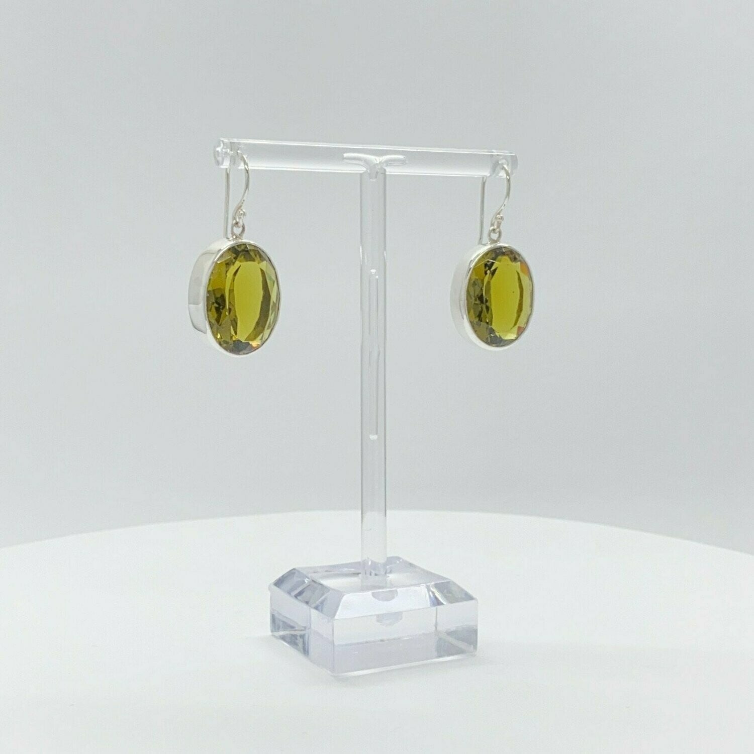 Ohrhänger Obsidian honigbraun Oval 1,5 x 2 cm – elegante Schmuckstücke mit natürlichem Charme von Tipico-eigenArt.