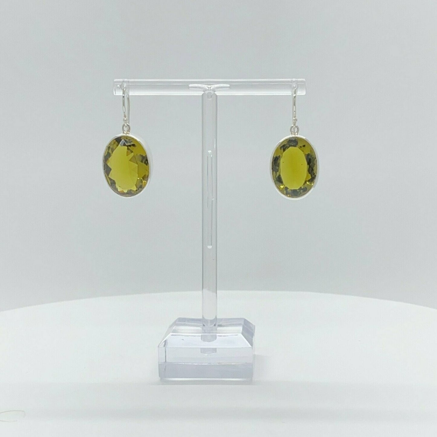 Ohrhänger Obsidian honigbraun Oval 1,5 x 2 cm – elegantes Design aus 925 Sterlingsilber und honigbraunem Obsidian.