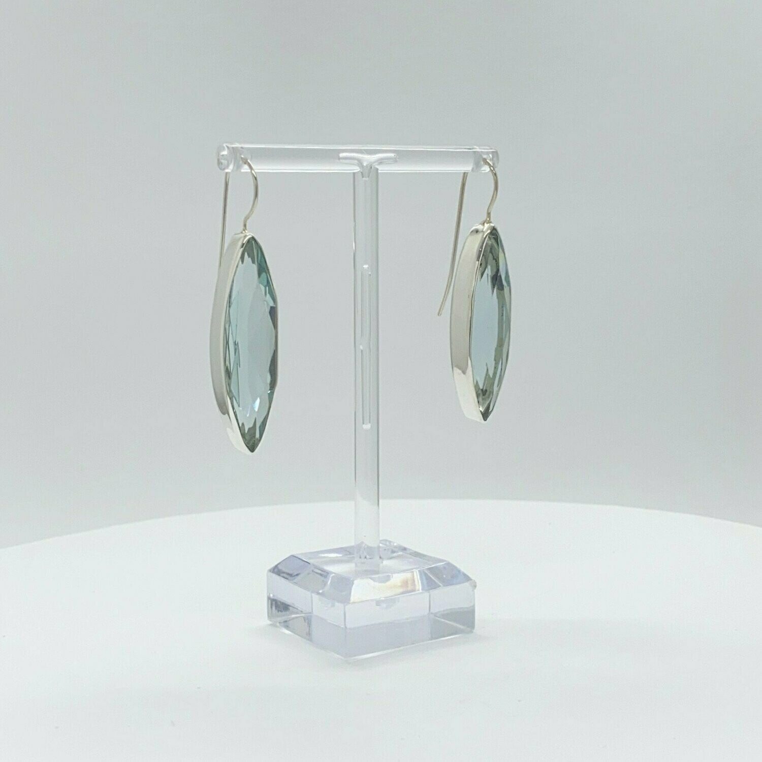 Ohrhänger Obsidian meerblau 1 x 4 cm von Tipico-eigenArt – handgefertigte Eleganz im maritimen Look.