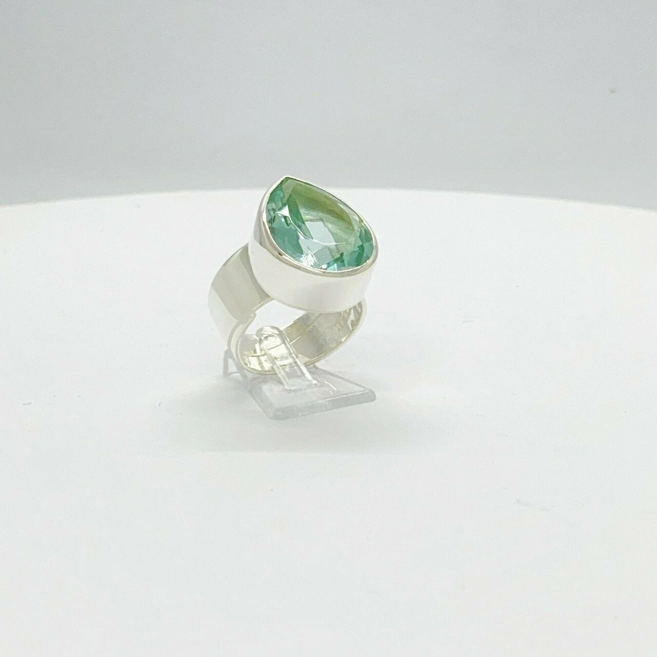 Silberring mit meerblauem Obsidian-Tropfen (1,5x2 cm), handgefertigt, schimmernder Halbedelstein