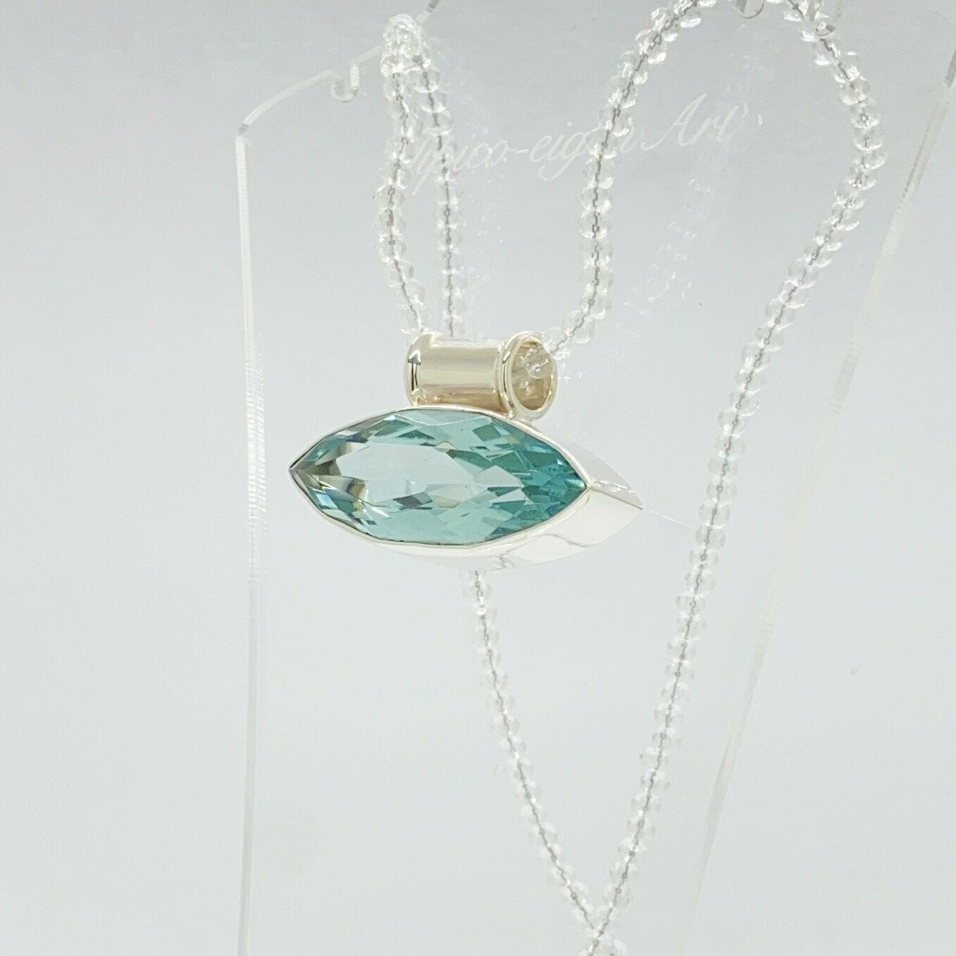 Silberanhänger 925 mit meerblauem Obsidian, querformat, Marquise-Schliff, 1,5 x 4 cm.