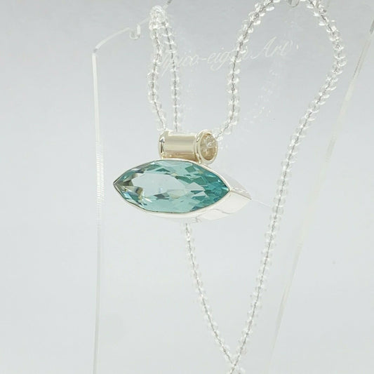 Silberanhänger 925 mit meerblauem Obsidian, querformat, Marquise-Schliff, 1,5 x 4 cm.