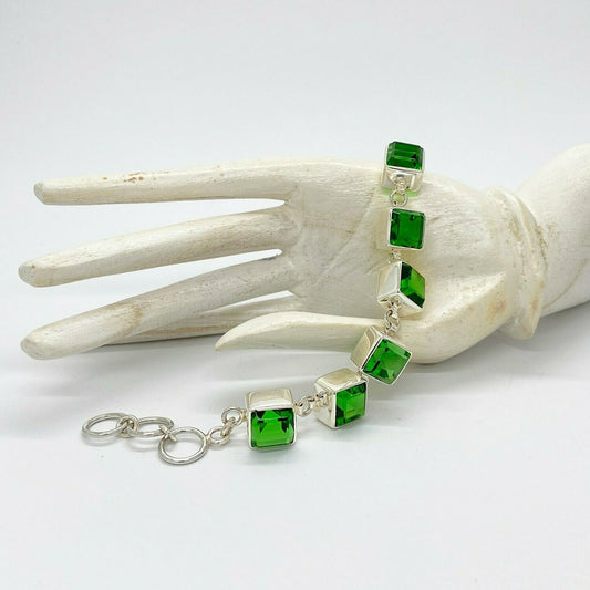 Smaragdgrünes Obsidian-Armband aus 925 Silber mit acht quadratischen 1×1 cm Steinen, handgefertigtes Unikat.