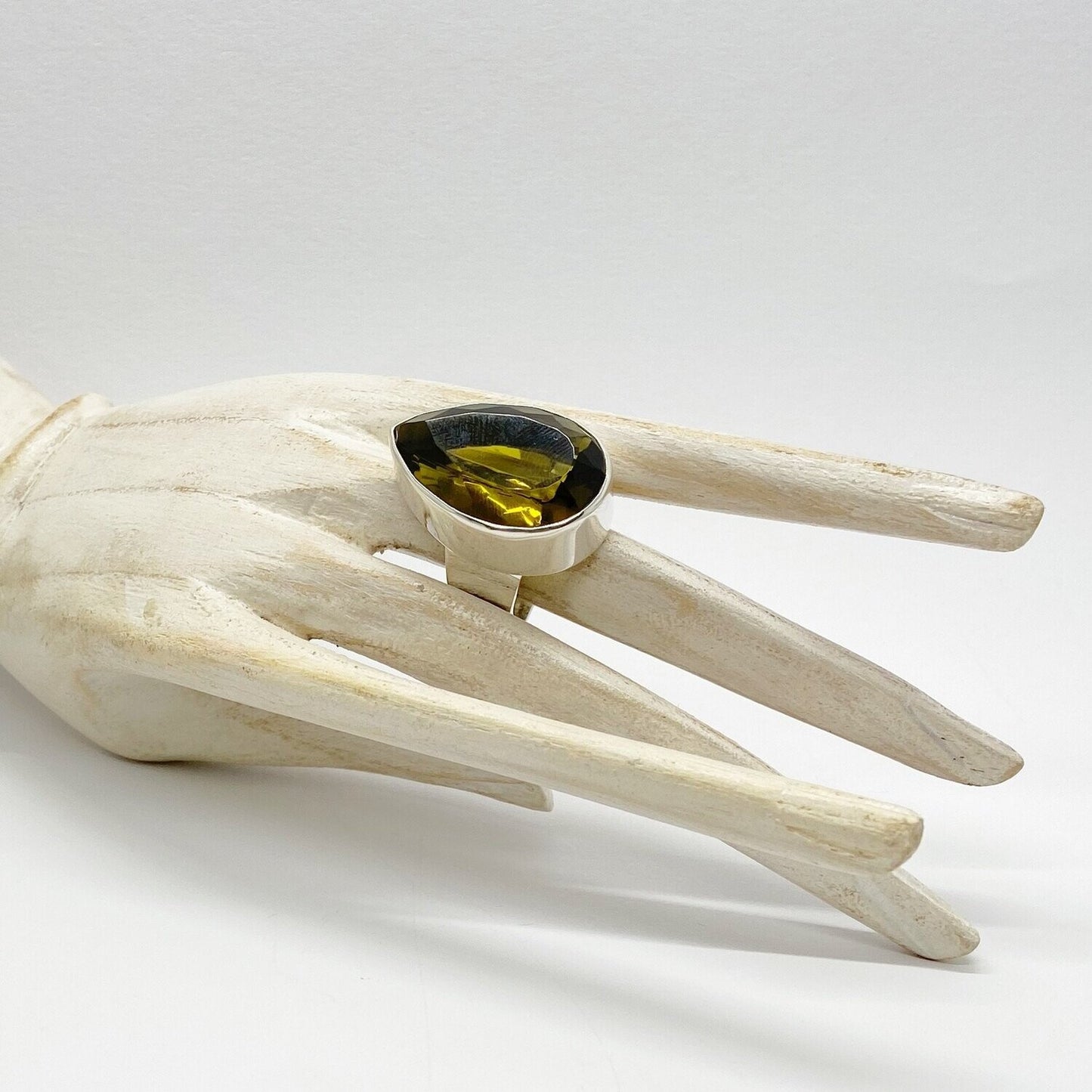 Silberring mit goldbraunem Obsidian in Tropfenform, 2 × 3 cm, handgefertigt in Deutschland