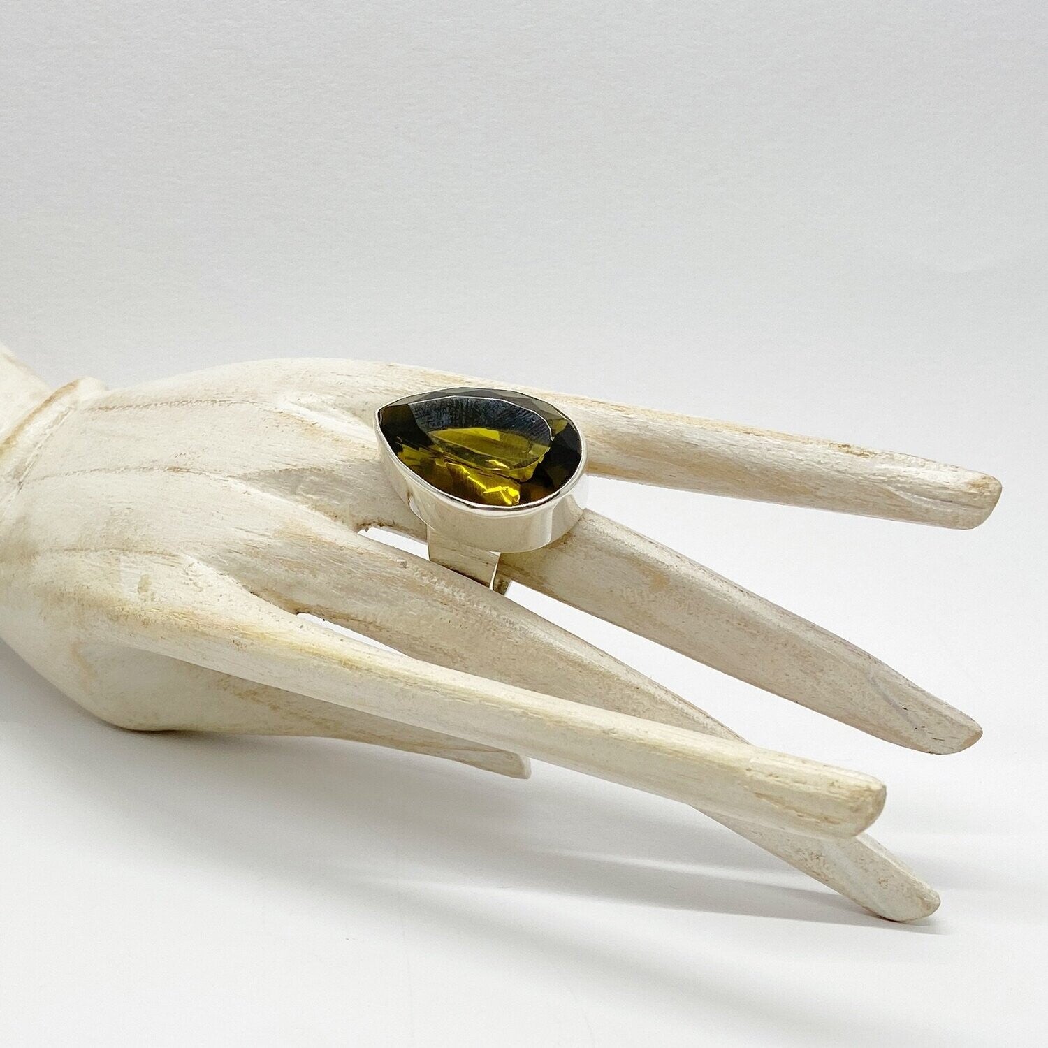 Silberring mit goldbraunem Obsidian in Tropfenform, 2 × 3 cm, handgefertigt in Deutschland