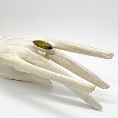 Silberring mit goldbraunem Obsidian, 1 × 3 cm, handgefertigtes Unikat aus Deutschland.